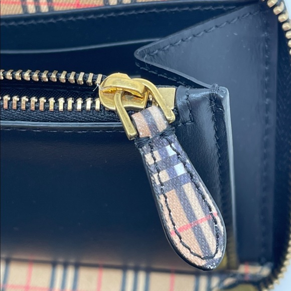 Burberry New Black Check Signature Large Zip Around Logo Leather Wallet - Picture 12 of 13